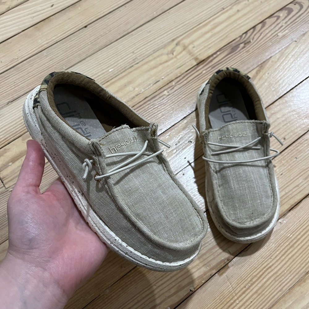 Hey Dude Wally Youth Shoes Size 2 Khaki Tan Camo Slip On Loafers Canvas Mocs